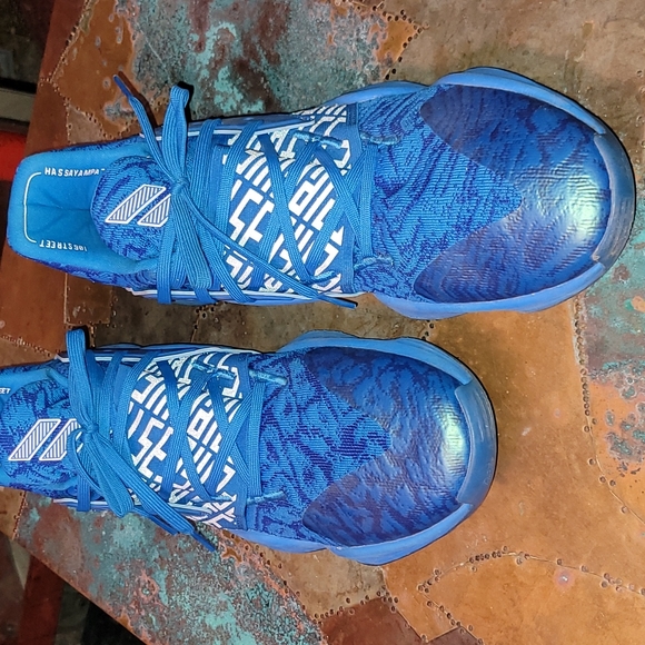 Adidas. James Harden Volume 4. Hoop shoe. Glow-blue. Worn twice.  Size 17 - Picture 4 of 12